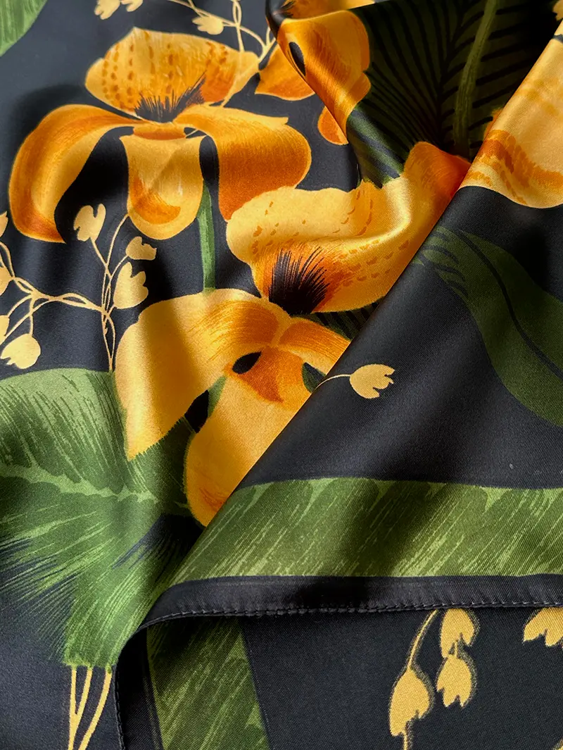 Sjaal met tropische bloemen