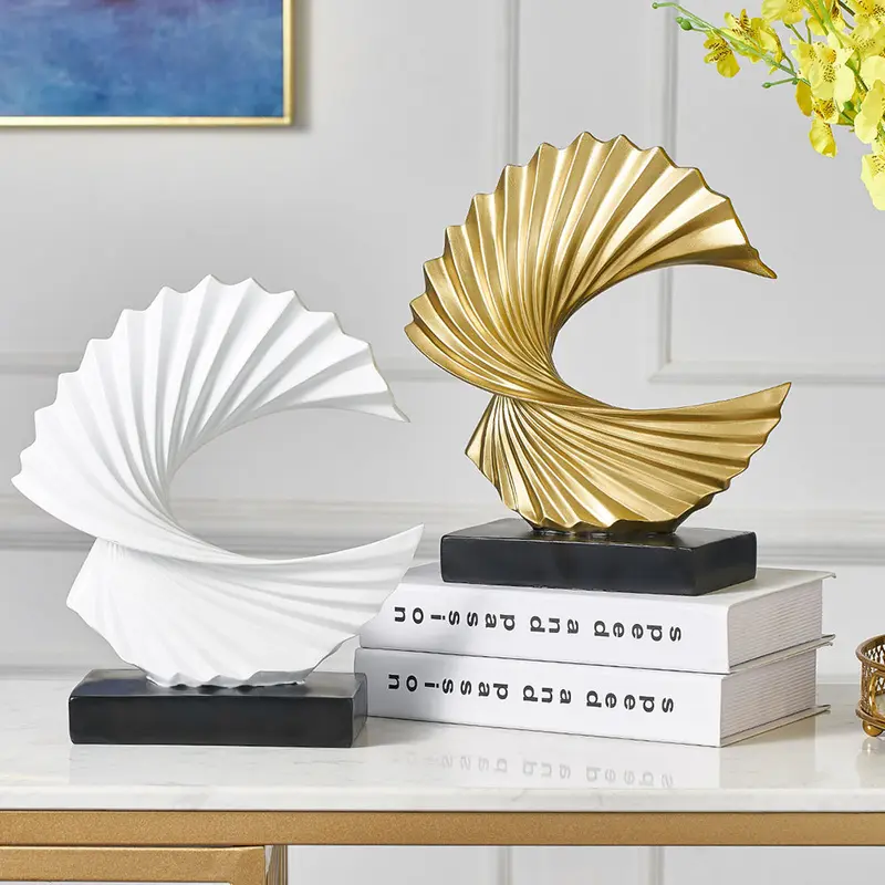 Stilvolle Halbmond-Skulptur – LunarGrace