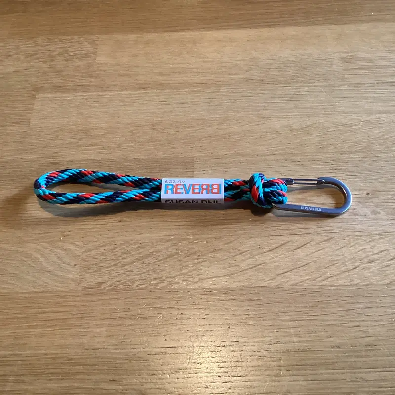 Susan bijl The New Kumihimo Keychain Key Blue & Red Alert