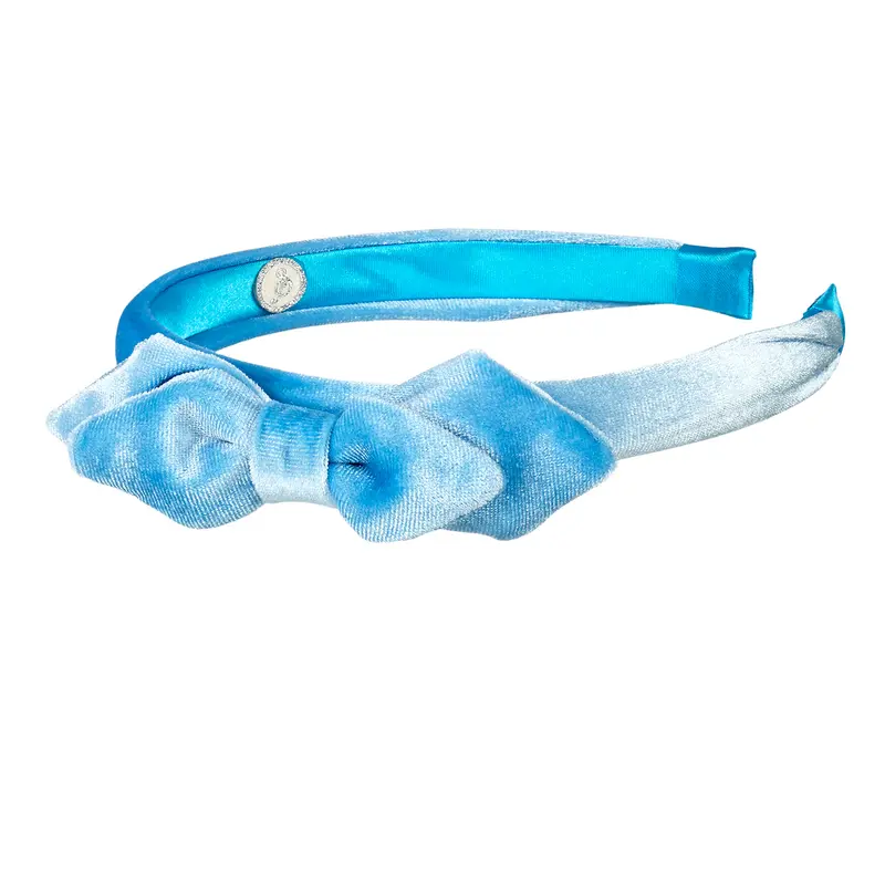 Tiara Mayke, blue