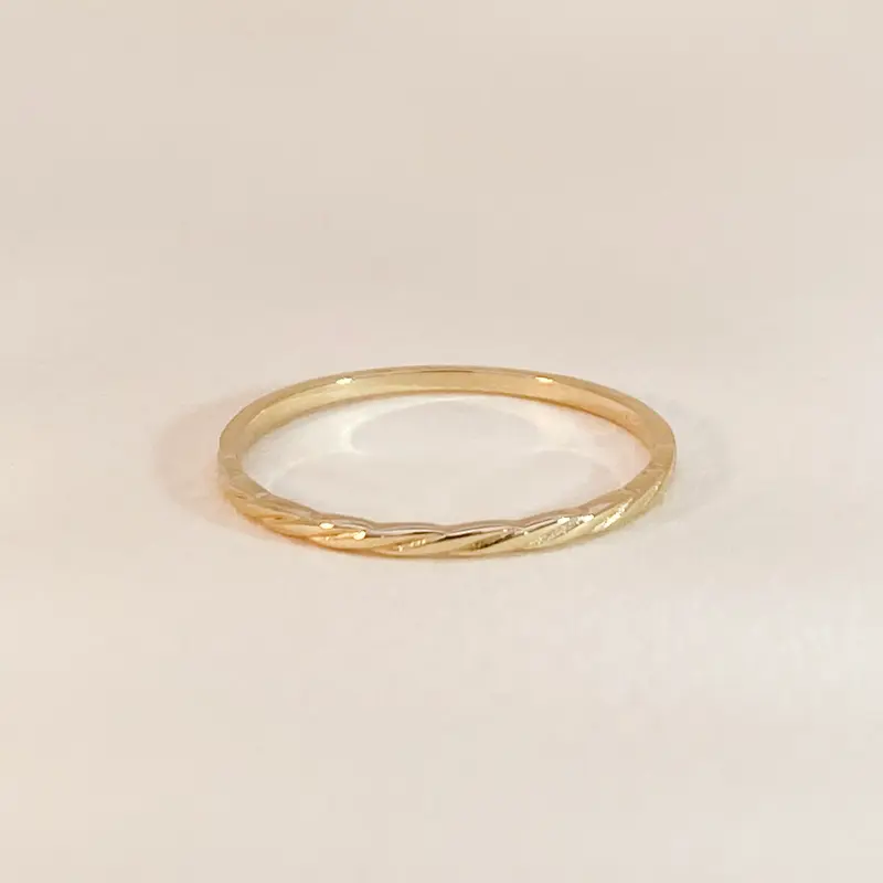 Tiny Twist Ring