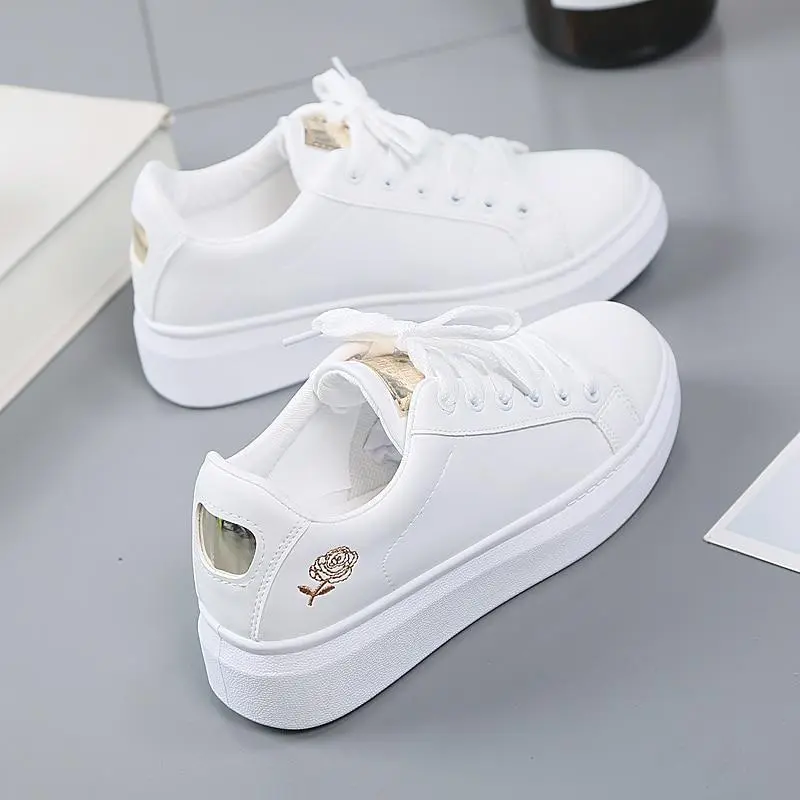 Trendige Damen Sneaker aus Kunstleder mit Metallic-Akzenten – Norell