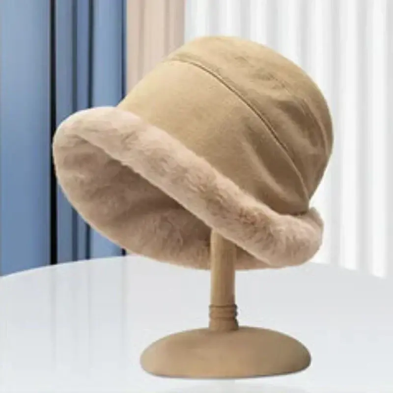 Trendige Damen-Wintermütze - FrostChic Winterzauber