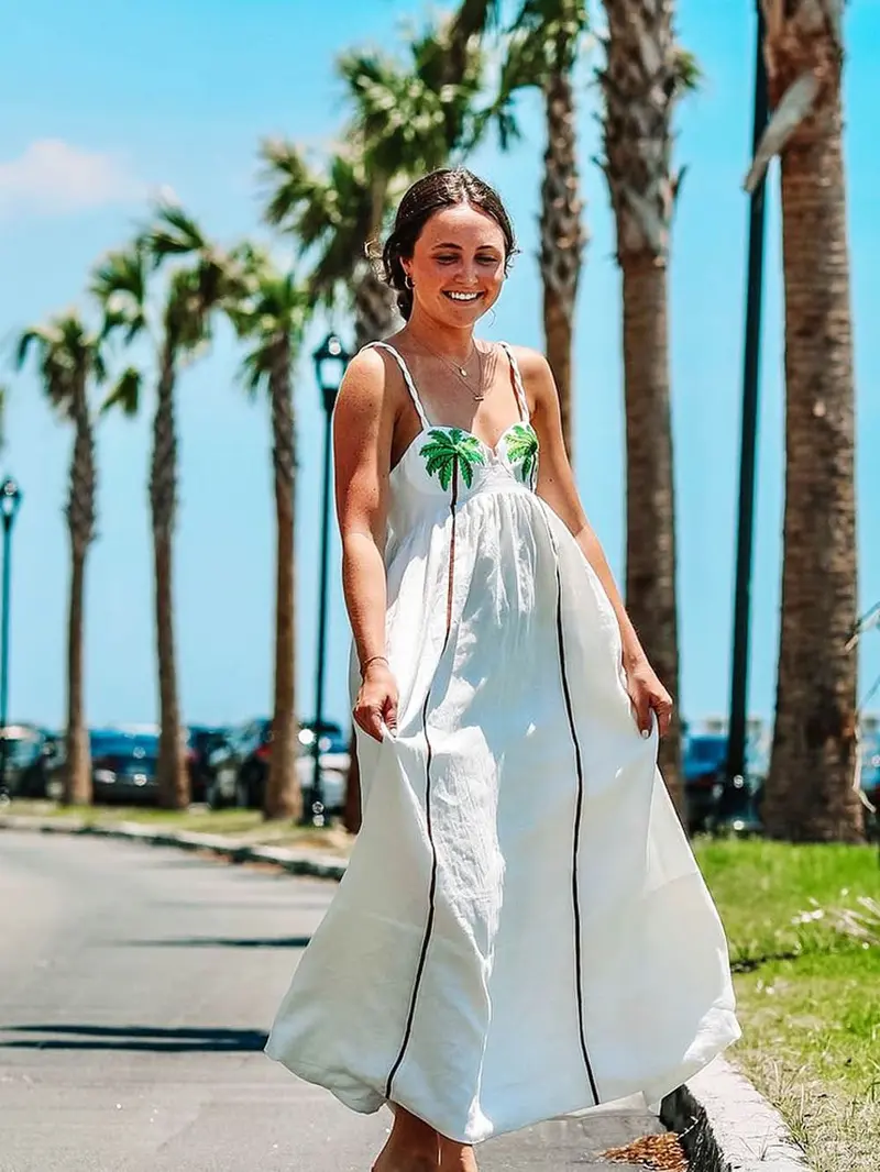 Trendiges Trägerkleid mit tropischem Palmenprint – Estelle