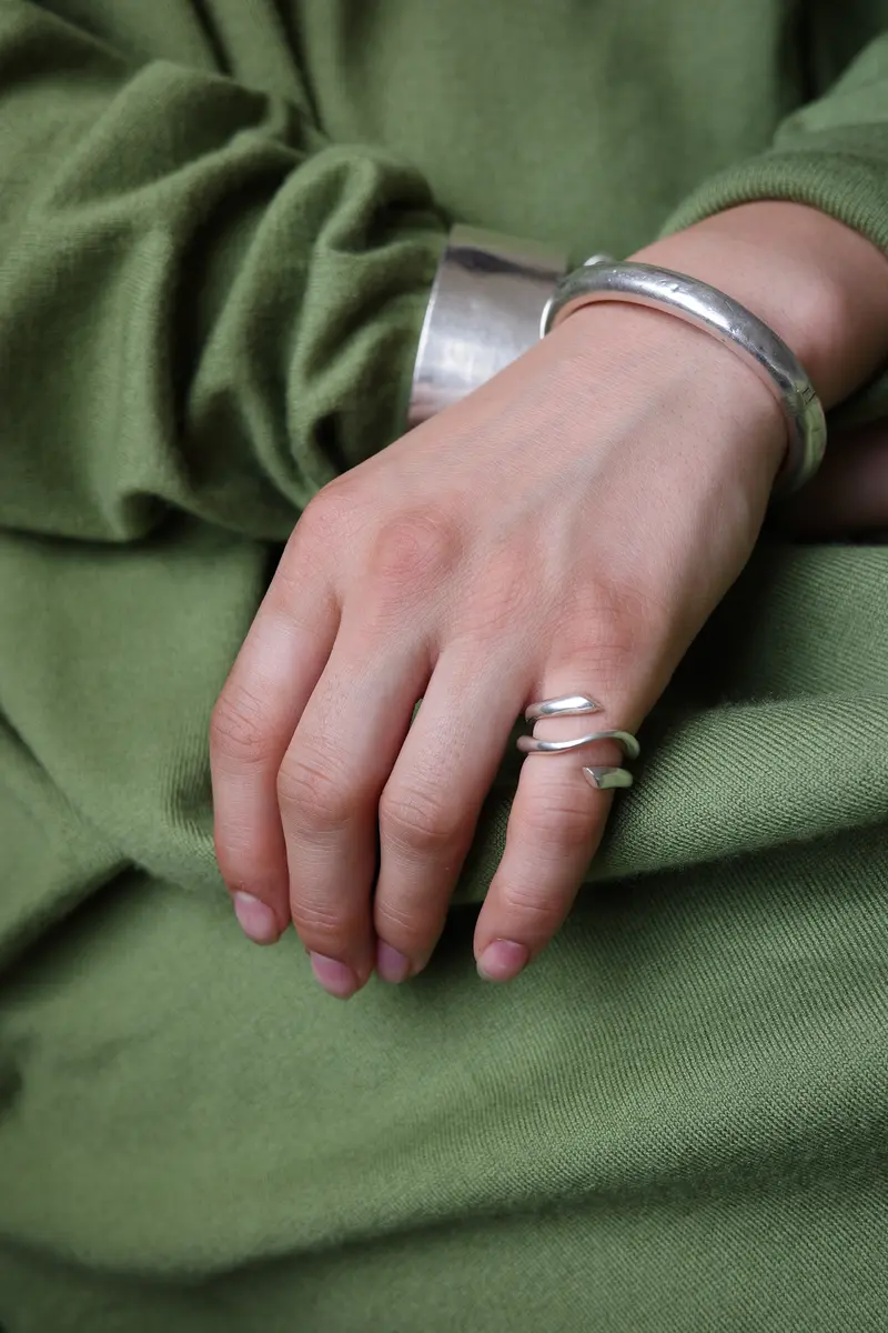 Twirl modernist ring