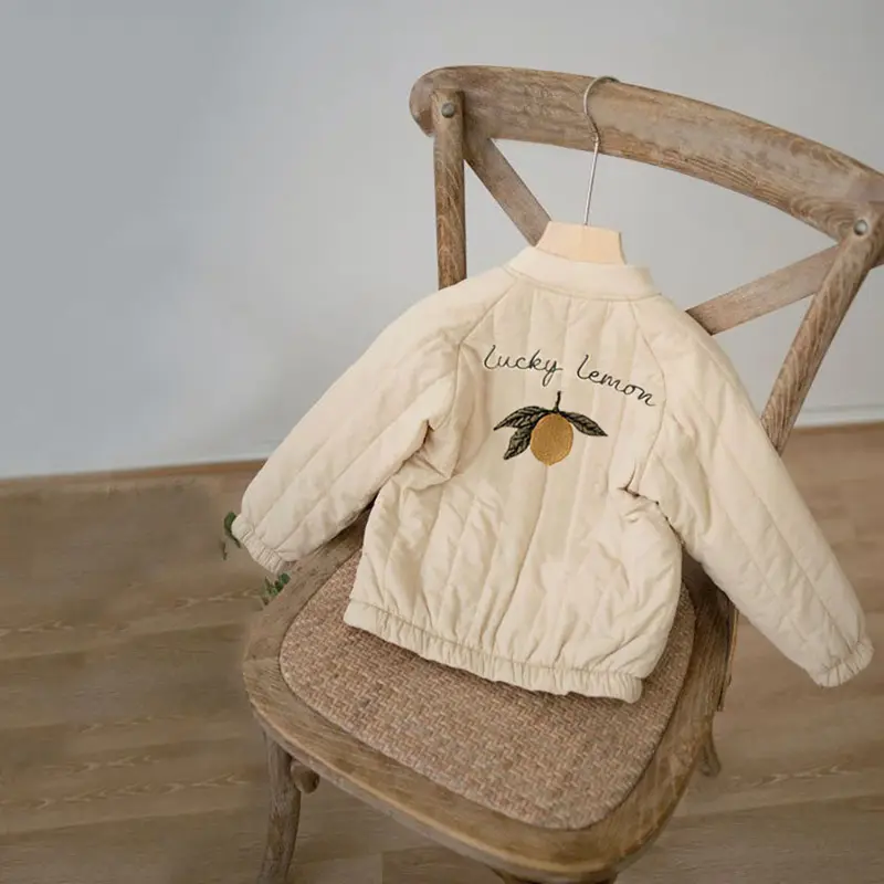 Warme Kinderjacke für Herbstzauber und Winterfreuden für Jungen und Mädchen