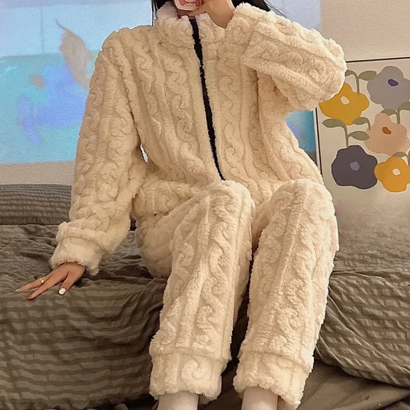 Weiche und warme Winter-Onesie für Damen - Liora