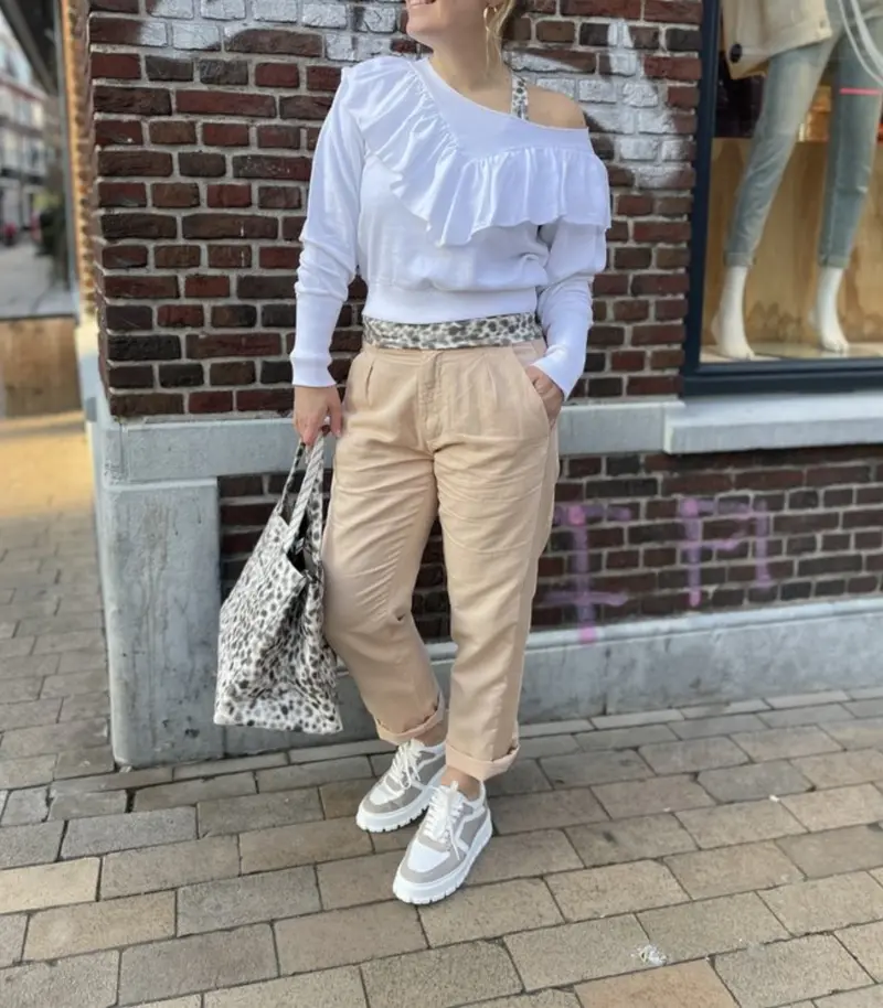Weiße Herbstbluse 2025
