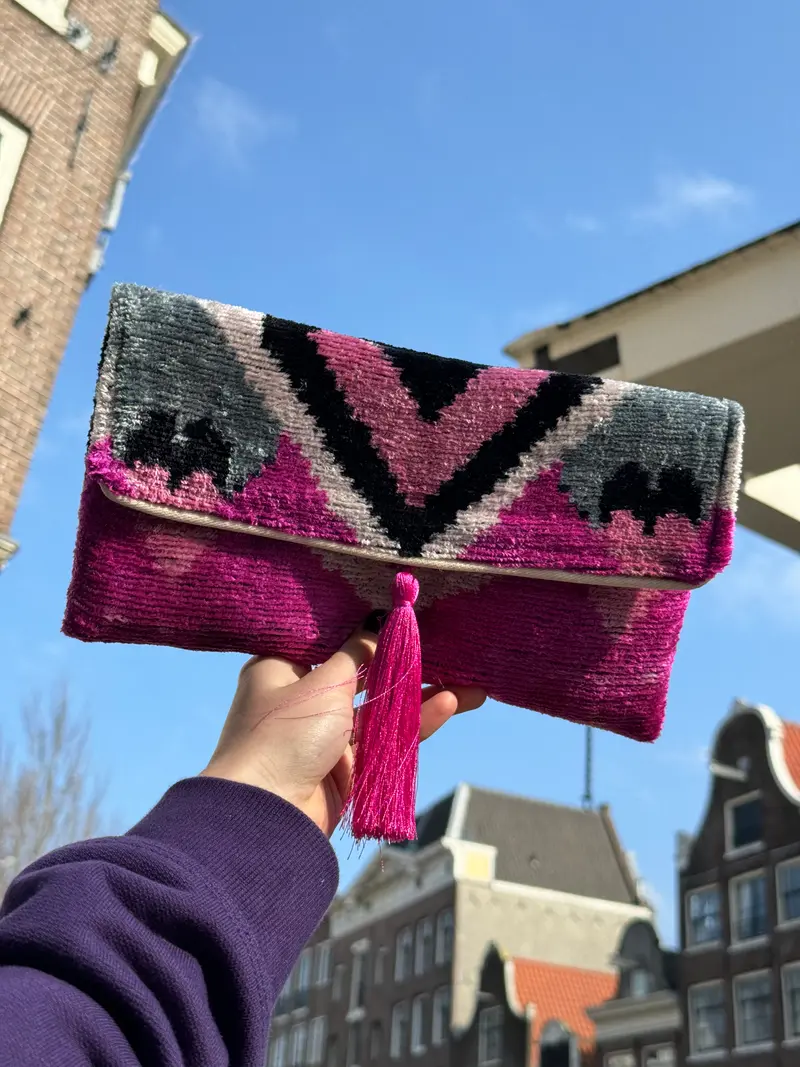 zijden clutch tas met kwastje, roze print