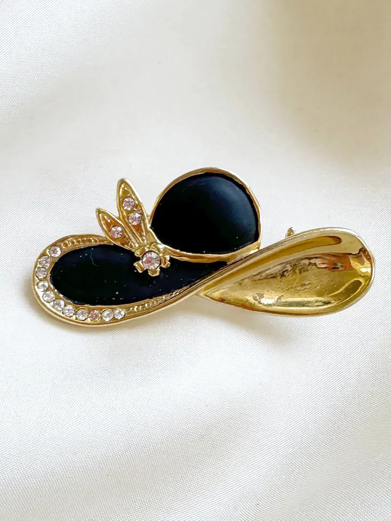 Zwart/gouden hoed broche