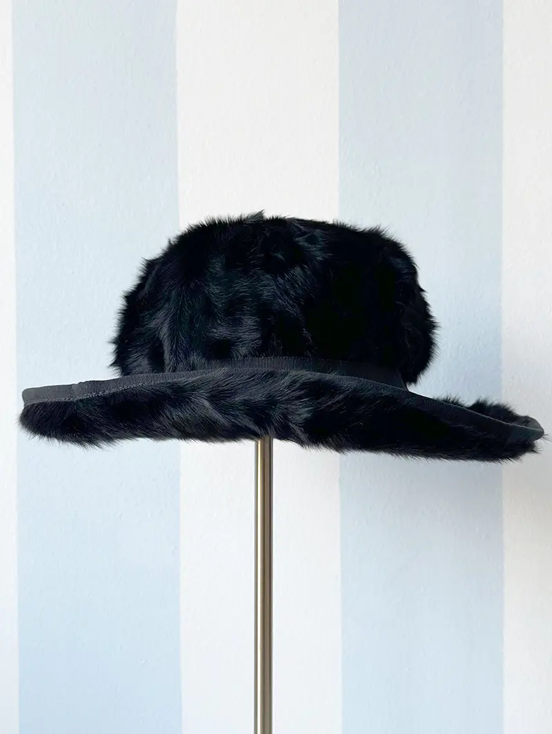 Zwarte fedora van konijnenbont